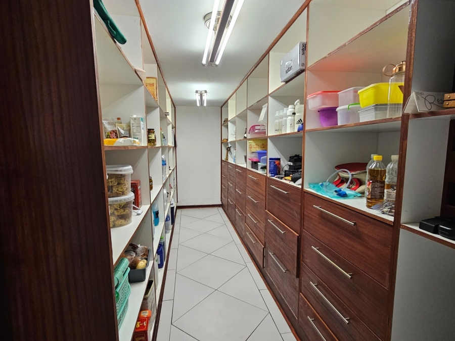5 Bedroom Property for Sale in Woodland Hills Free State